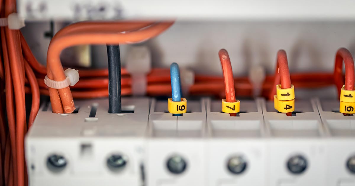 Terugleverkosten van energiecontracten met zonnepanelen vergelijken